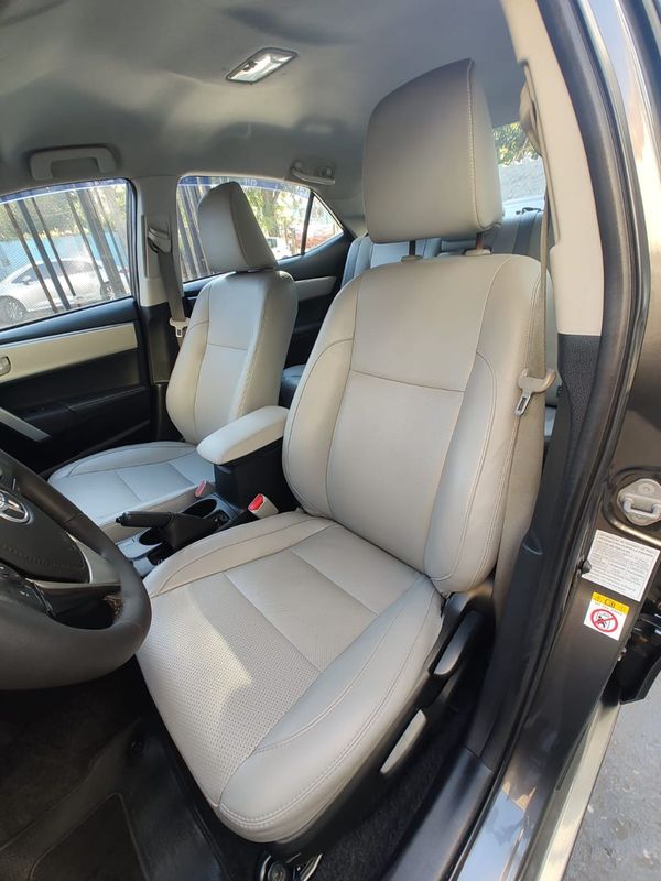 Toyota Corolla XEi 2.0 16V 2014/2015 RENNER AUTOMÓVEIS LAJEADO / Carros no Vale