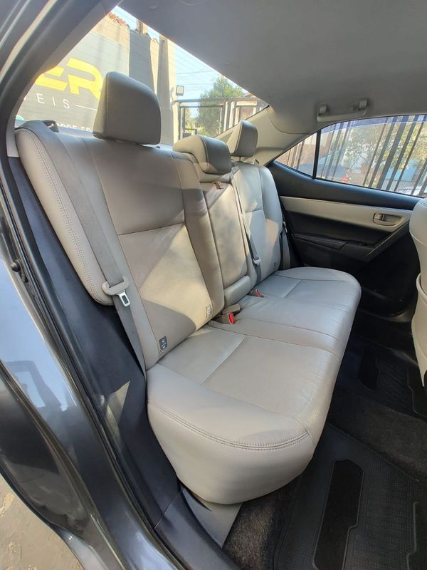 Toyota Corolla XEi 2.0 16V 2014/2015 RENNER AUTOMÓVEIS LAJEADO / Carros no Vale
