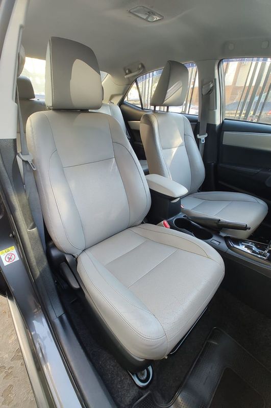 Toyota Corolla XEi 2.0 16V 2014/2015 RENNER AUTOMÓVEIS LAJEADO / Carros no Vale
