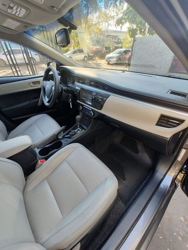 Toyota Corolla XEi 2.0 16V 2014/2015 RENNER AUTOMÓVEIS LAJEADO / Carros no Vale