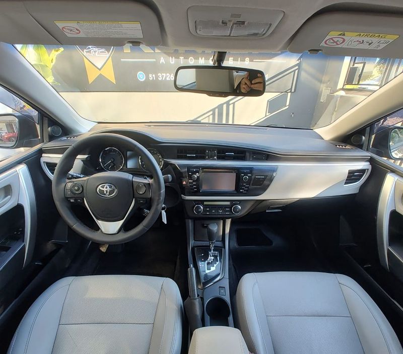 Toyota Corolla XEi 2.0 16V 2014/2015 RENNER AUTOMÓVEIS LAJEADO / Carros no Vale