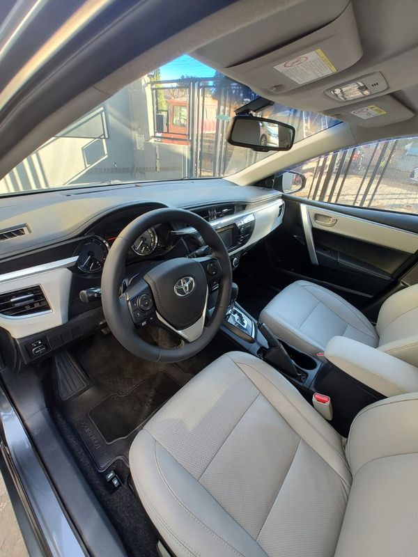 Toyota Corolla XEi 2.0 16V 2014/2015 RENNER AUTOMÓVEIS LAJEADO / Carros no Vale