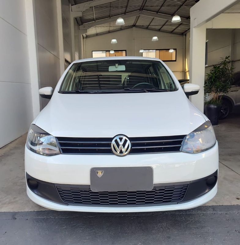 VOLKSWAGEN Fox 1.0 Mi Total 8V 2012/2013 RENNER AUTOMÓVEIS LAJEADO / Carros no Vale