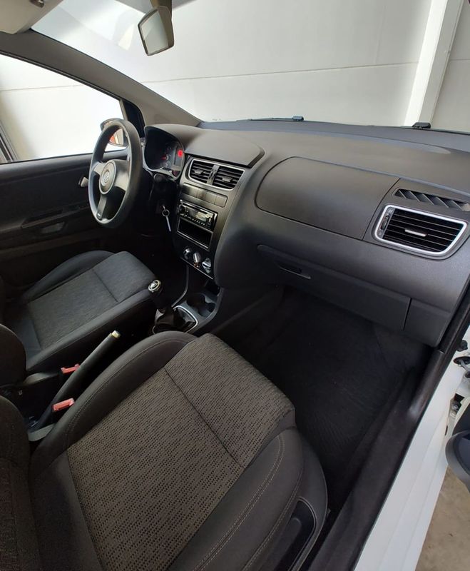 VOLKSWAGEN Fox 1.0 Mi Total 8V 2012/2013 RENNER AUTOMÓVEIS LAJEADO / Carros no Vale
