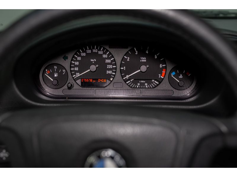 BMW 328i 2.8 SEDAN 24V 1996/1996 PASTORE CAR COLLECTION BENTO GONÇALVES / Carros no Vale