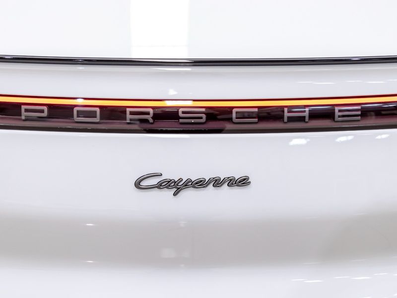 PORSCHE CAYENNE 3.0 V6 E-HYBRID COUPÉ PLATINUM EDITION AWD TIPTRONIC S 2022/2023 PASTORE CAR COLLECTION BENTO GONÇALVES / Carros no Vale PORSCHE CAYENNE 3.0 V6 E-HYBRID COUPÉ PLATINUM EDITION AWD TIPTRONIC S 2022/2023 PASTORE CAR COLLECTION BENTO GONÇALVES / Carros no Vale
