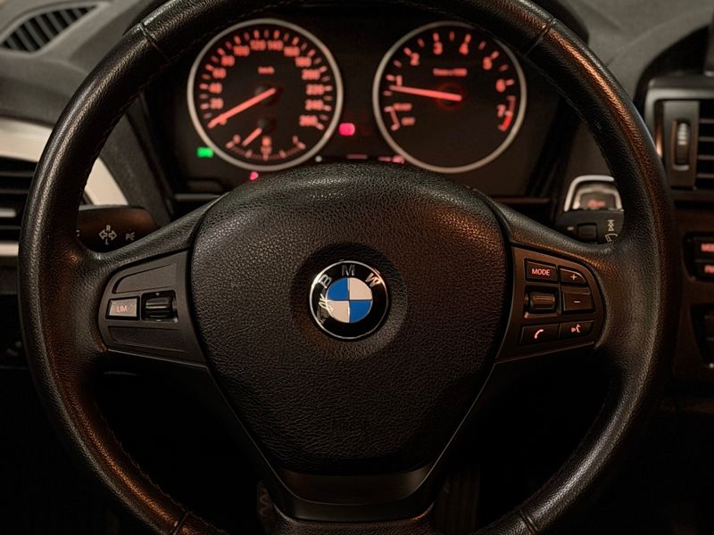 BMW 116i 1.6 1A11 16V TURBO 2012/2013 LEHMEN VEÍCULOS VENÂNCIO AIRES / Carros no Vale