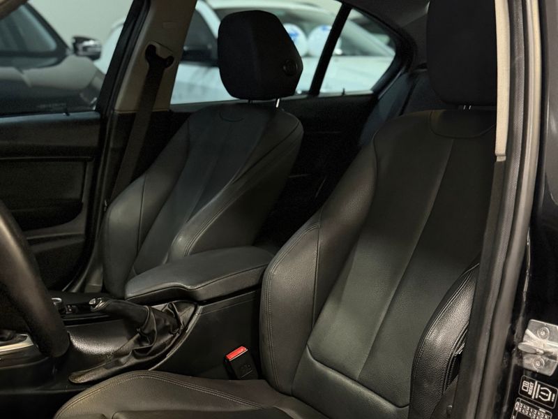 BMW 320i 2.0 16V TURBO ACTIVE 2015/2015 LEHMEN VEÍCULOS VENÂNCIO AIRES / Carros no Vale