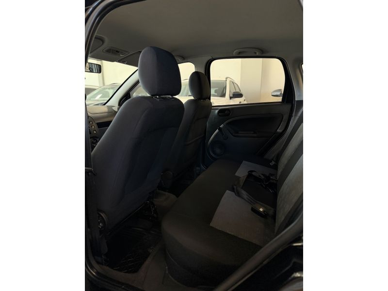 FORD FIESTA 1.0 ROCAM HATCH 8V 2012/2013 LEHMEN VEÍCULOS VENÂNCIO AIRES / Carros no Vale