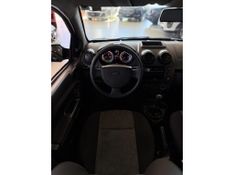 FORD FIESTA 1.0 ROCAM HATCH 8V 2012/2013 LEHMEN VEÍCULOS VENÂNCIO AIRES / Carros no Vale