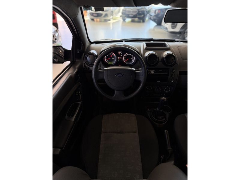 FORD FIESTA 1.0 ROCAM HATCH 8V 2012/2013 LEHMEN VEÍCULOS VENÂNCIO AIRES / Carros no Vale
