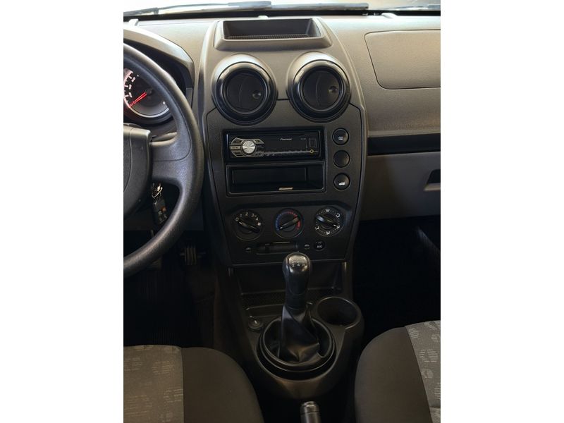 FORD FIESTA 1.0 ROCAM HATCH 8V 2012/2013 LEHMEN VEÍCULOS VENÂNCIO AIRES / Carros no Vale