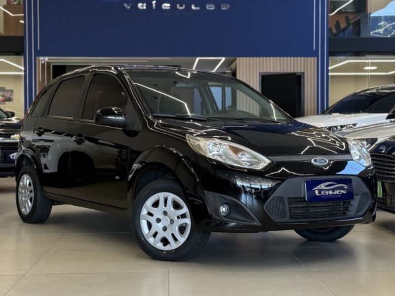 FORD FIESTA 1.0 ROCAM HATCH 8V 2013/2014 LEHMEN VEÍCULOS VENÂNCIO AIRES / Carros no Vale