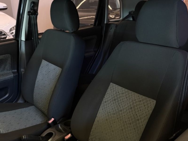 FORD FIESTA 1.0 ROCAM HATCH 8V 2013/2014 LEHMEN VEÍCULOS VENÂNCIO AIRES / Carros no Vale