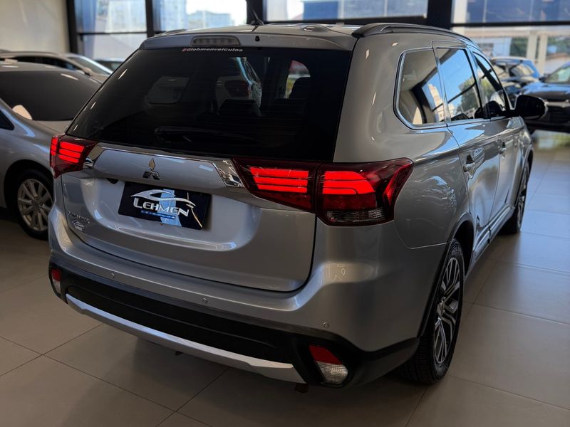 MITSUBISHI OUTLANDER 2.0 16V 2015/2016 LEHMEN VEÍCULOS VENÂNCIO AIRES / Carros no Vale MITSUBISHI OUTLANDER 2.0 16V 2015/2016 LEHMEN VEÍCULOS VENÂNCIO AIRES / Carros no Vale