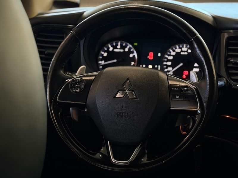MITSUBISHI OUTLANDER 2.0 16V 2015/2016 LEHMEN VEÍCULOS VENÂNCIO AIRES / Carros no Vale MITSUBISHI OUTLANDER 2.0 16V 2015/2016 LEHMEN VEÍCULOS VENÂNCIO AIRES / Carros no Vale