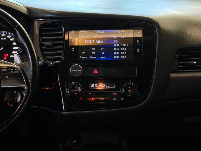 MITSUBISHI OUTLANDER 2.0 16V 2015/2016 LEHMEN VEÍCULOS VENÂNCIO AIRES / Carros no Vale MITSUBISHI OUTLANDER 2.0 16V 2015/2016 LEHMEN VEÍCULOS VENÂNCIO AIRES / Carros no Vale