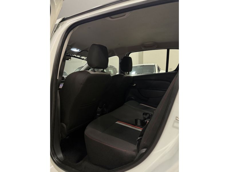 RENAULT SANDERO 2.0 RS 16V 2015/2016 LEHMEN VEÍCULOS VENÂNCIO AIRES / Carros no Vale