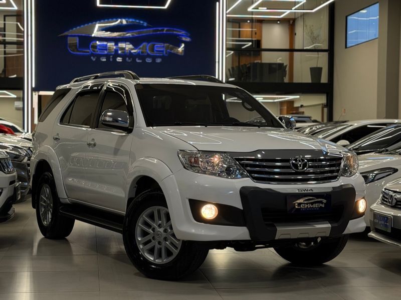 TOYOTA HILUX SW4 2.7 SR 4X2 16V 2013/2014 LEHMEN VEÍCULOS VENÂNCIO AIRES / Carros no Vale
