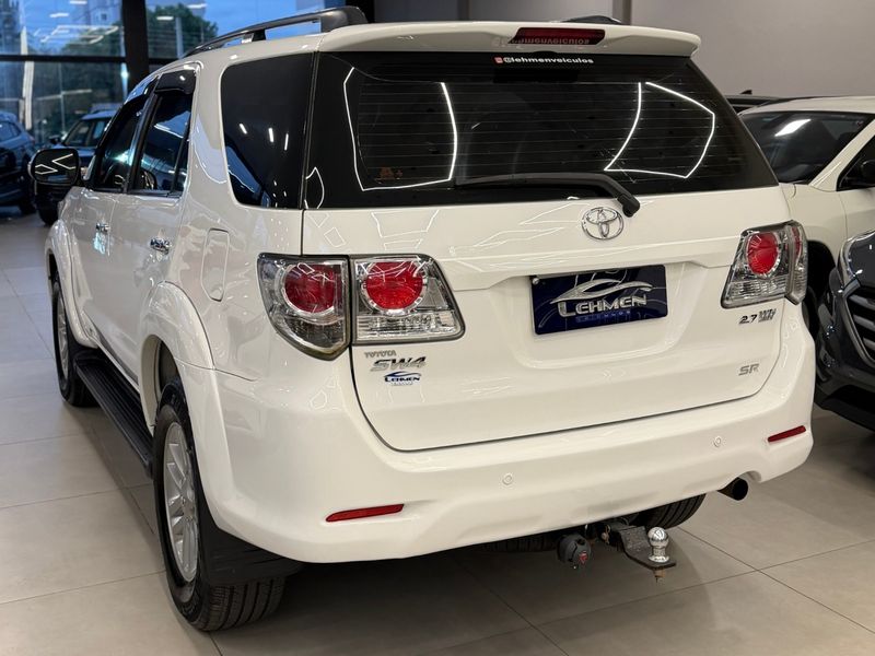 TOYOTA HILUX SW4 2.7 SR 4X2 16V 2013/2014 LEHMEN VEÍCULOS VENÂNCIO AIRES / Carros no Vale