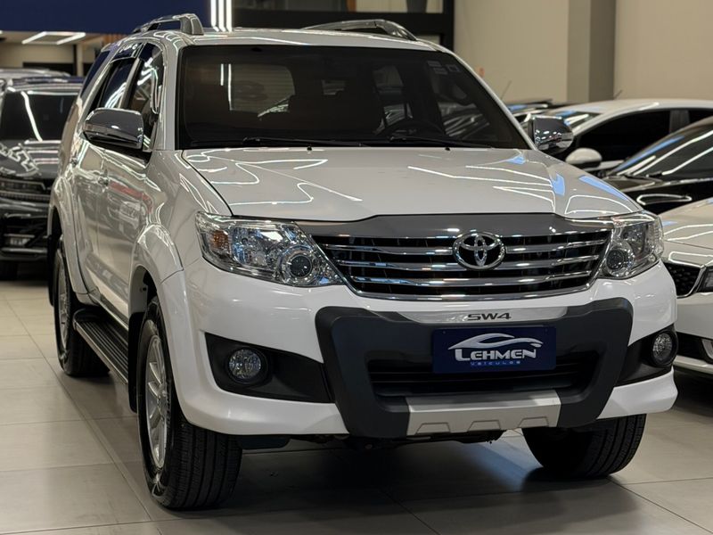 TOYOTA HILUX SW4 2.7 SR 4X2 16V 2013/2014 LEHMEN VEÍCULOS VENÂNCIO AIRES / Carros no Vale