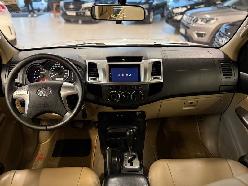 TOYOTA HILUX SW4 2.7 SR 4X2 16V 2013/2014 LEHMEN VEÍCULOS VENÂNCIO AIRES / Carros no Vale
