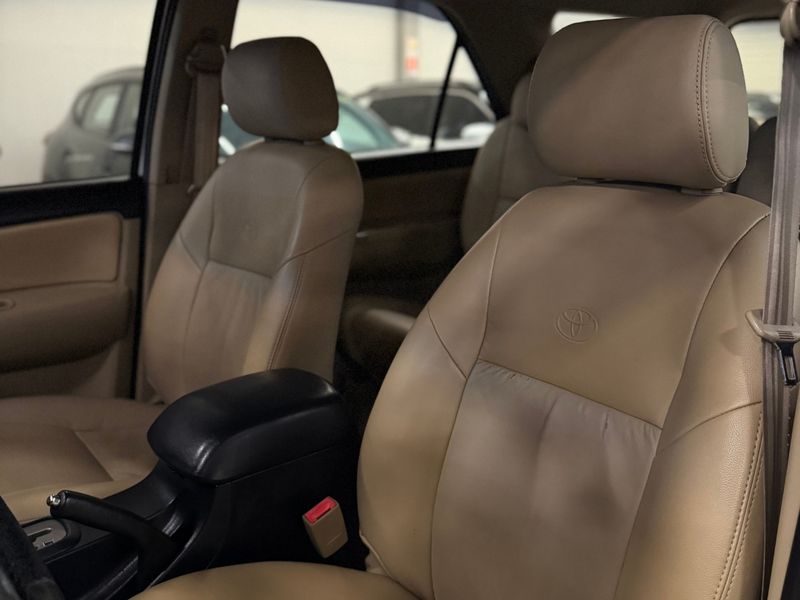 TOYOTA HILUX SW4 2.7 SR 4X2 16V 2013/2014 LEHMEN VEÍCULOS VENÂNCIO AIRES / Carros no Vale