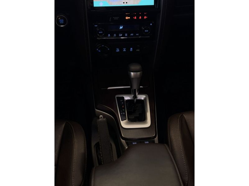 TOYOTA HILUX SW4 2.8 SRX 4X4 16V TURBO INTERCOOLER 2016/2016 LEHMEN VEÍCULOS VENÂNCIO AIRES / Carros no Vale