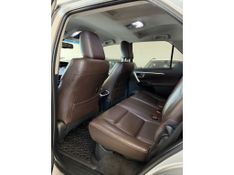 TOYOTA HILUX SW4 2.8 SRX 4X4 16V TURBO INTERCOOLER 2016/2016 LEHMEN VEÍCULOS VENÂNCIO AIRES / Carros no Vale
