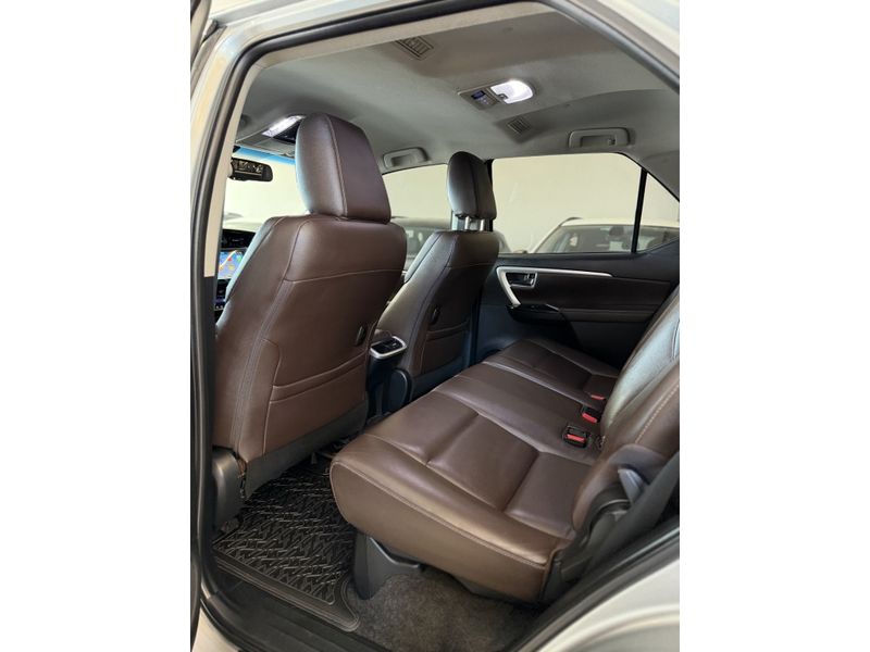 TOYOTA HILUX SW4 2.8 SRX 4X4 16V TURBO INTERCOOLER 2016/2016 LEHMEN VEÍCULOS VENÂNCIO AIRES / Carros no Vale