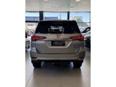 TOYOTA HILUX SW4 2.8 SRX 4X4 16V TURBO INTERCOOLER 2016/2016 LEHMEN VEÍCULOS VENÂNCIO AIRES / Carros no Vale