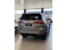 TOYOTA HILUX SW4 2.8 SRX 4X4 16V TURBO INTERCOOLER 2016/2016 LEHMEN VEÍCULOS VENÂNCIO AIRES / Carros no Vale