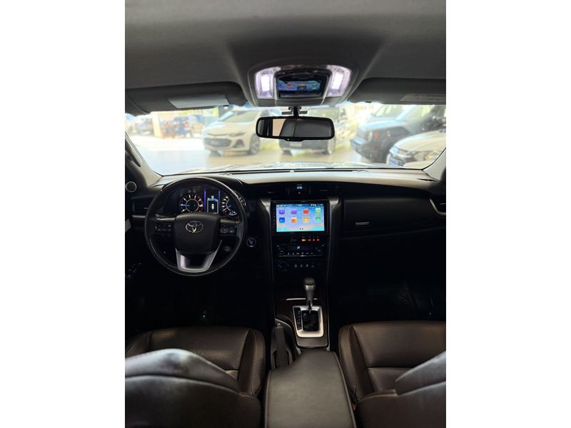 TOYOTA HILUX SW4 2.8 SRX 4X4 16V TURBO INTERCOOLER 2016/2016 LEHMEN VEÍCULOS VENÂNCIO AIRES / Carros no Vale