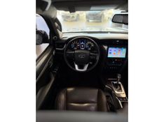 TOYOTA HILUX SW4 2.8 SRX 4X4 16V TURBO INTERCOOLER 2016/2016 LEHMEN VEÍCULOS VENÂNCIO AIRES / Carros no Vale