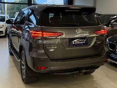 TOYOTA HILUX SW4 2.8 SRX 4X4 16V TURBO INTERCOOLER 2017/2017 LEHMEN VEÍCULOS VENÂNCIO AIRES / Carros no Vale