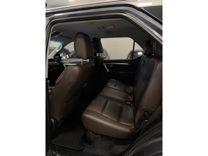 TOYOTA HILUX SW4 2.8 SRX 4X4 16V TURBO INTERCOOLER 2017/2017 LEHMEN VEÍCULOS VENÂNCIO AIRES / Carros no Vale