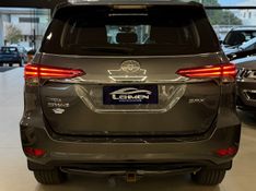 TOYOTA HILUX SW4 2.8 SRX 4X4 16V TURBO INTERCOOLER 2017/2017 LEHMEN VEÍCULOS VENÂNCIO AIRES / Carros no Vale