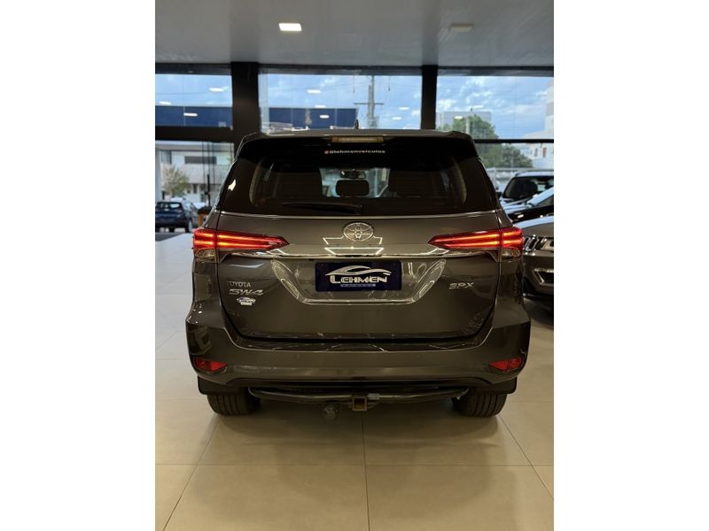TOYOTA HILUX SW4 2.8 SRX 4X4 16V TURBO INTERCOOLER 2017/2017 LEHMEN VEÍCULOS VENÂNCIO AIRES / Carros no Vale