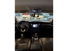 TOYOTA HILUX SW4 2.8 SRX 4X4 16V TURBO INTERCOOLER 2017/2017 LEHMEN VEÍCULOS VENÂNCIO AIRES / Carros no Vale