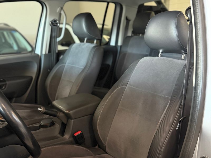 VOLKSWAGEN AMAROK 2.0 DARK LABEL 4X4 CD 16V TURBO INTERCOOLER 2015/2015 LEHMEN VEÍCULOS VENÂNCIO AIRES / Carros no Vale