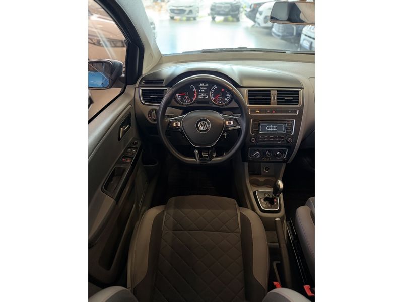 VOLKSWAGEN FOX 1.6 MSI HIGHLINE 16V AUTOMATIZADO 2015/2015 LEHMEN VEÍCULOS VENÂNCIO AIRES / Carros no Vale