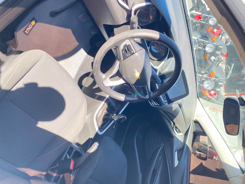 Chevrolet Onix 1.0 Lt2 2022/2023 NECO TOLATI VEÍCULOS VENÂNCIO AIRES / Carros no Vale Chevrolet Onix 1.0 Lt2 2022/2023 NECO TOLATI VEÍCULOS VENÂNCIO AIRES / Carros no Vale