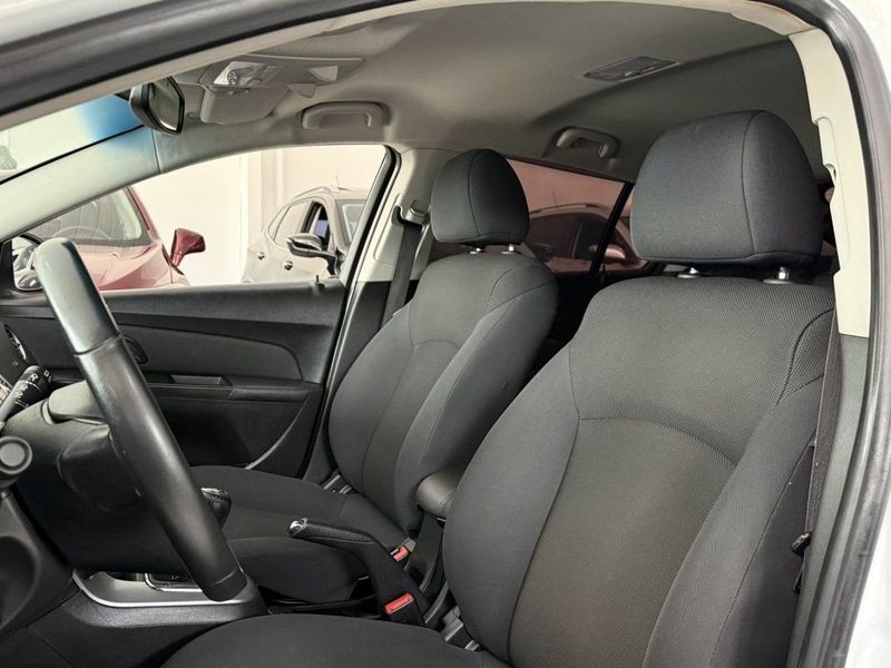 CHEVROLET CRUZE HATCH SPORT LT 1.8 MT6 2014 SÓ MOTOS E AUTOMÓVEIS SANTA CRUZ DO SUL / Carros no Vale
