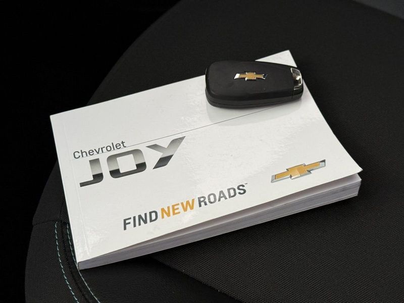 CHEVROLET ONIX HATCH JOY BLACK EDITION 1.0 MT6 2021 SÓ MOTOS E AUTOMÓVEIS SANTA CRUZ DO SUL / Carros no Vale CHEVROLET ONIX HATCH JOY BLACK EDITION 1.0 MT6 2021 SÓ MOTOS E AUTOMÓVEIS SANTA CRUZ DO SUL / Carros no Vale