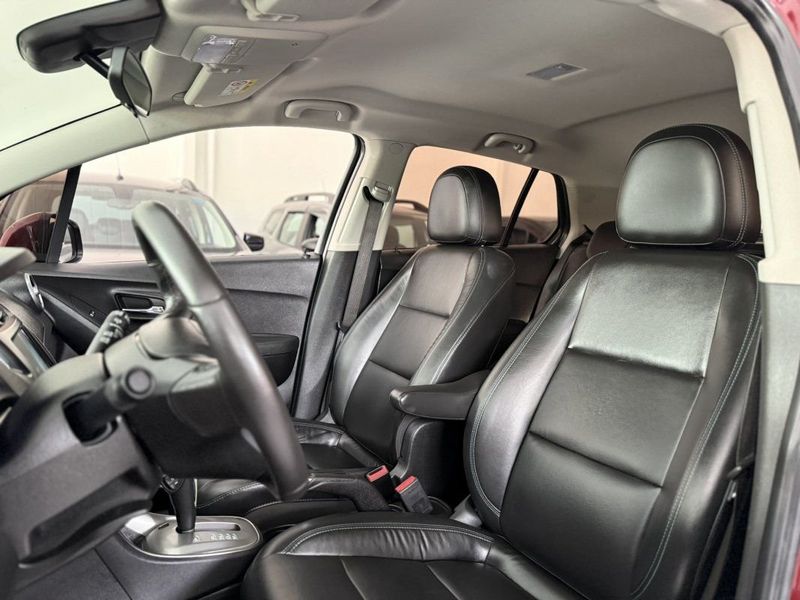 CHEVROLET TRACKER LTZ 1.8 AT6 2015 SÓ MOTOS E AUTOMÓVEIS SANTA CRUZ DO SUL / Carros no Vale