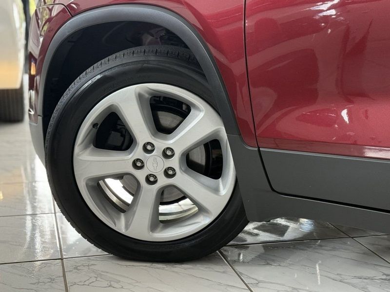 CHEVROLET TRACKER LTZ 1.8 AT6 2015 SÓ MOTOS E AUTOMÓVEIS SANTA CRUZ DO SUL / Carros no Vale