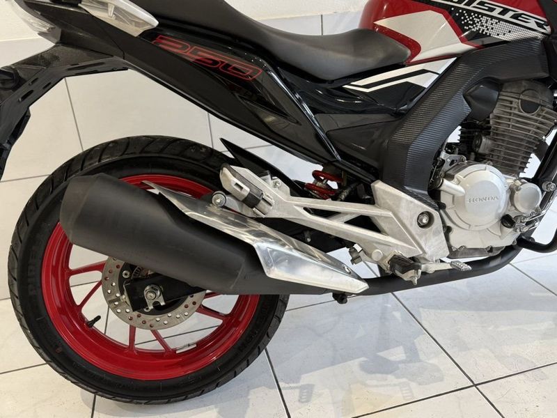 Honda Motos CB 250F TWISTER ABS 2021 SÓ MOTOS E AUTOMÓVEIS SANTA CRUZ DO SUL / Carros no Vale