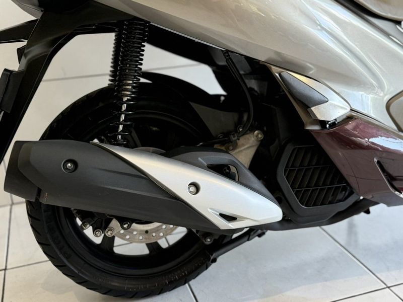 Honda PCX 150 DLX ABS CVT 2022 SÓ MOTOS E AUTOMÓVEIS SANTA CRUZ DO SUL / Carros no Vale