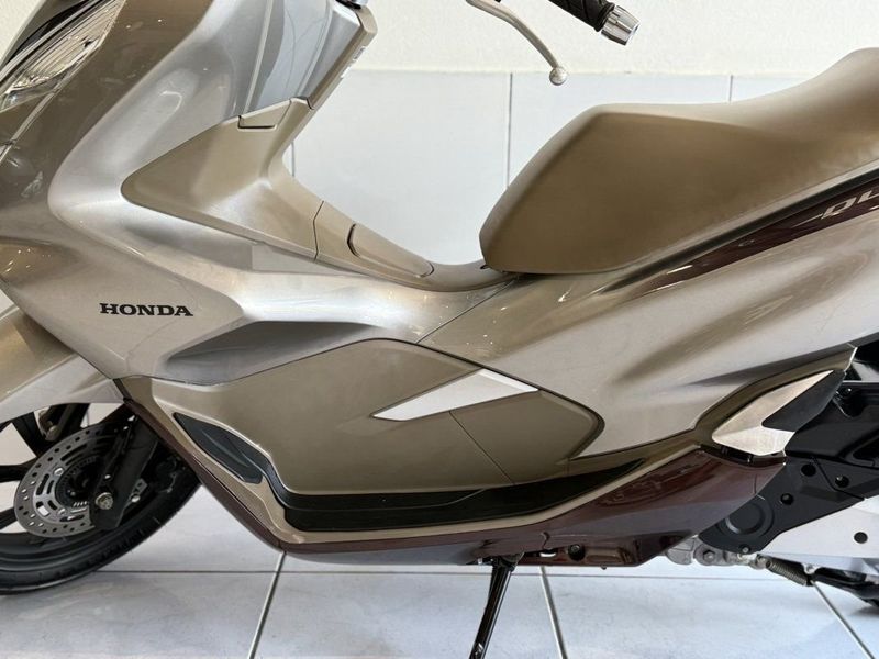 Honda PCX 150 DLX ABS CVT 2022 SÓ MOTOS E AUTOMÓVEIS SANTA CRUZ DO SUL / Carros no Vale