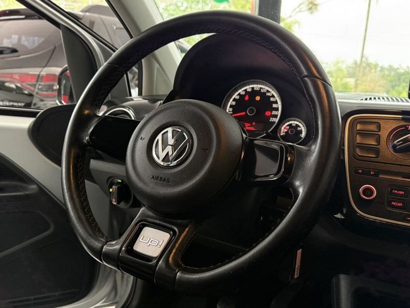 VOLKSWAGEN UP! CROSS 1.0 TSI 2017 SÓ MOTOS E AUTOMÓVEIS SANTA CRUZ DO SUL / Carros no Vale VOLKSWAGEN UP! CROSS 1.0 TSI 2017 SÓ MOTOS E AUTOMÓVEIS SANTA CRUZ DO SUL / Carros no Vale